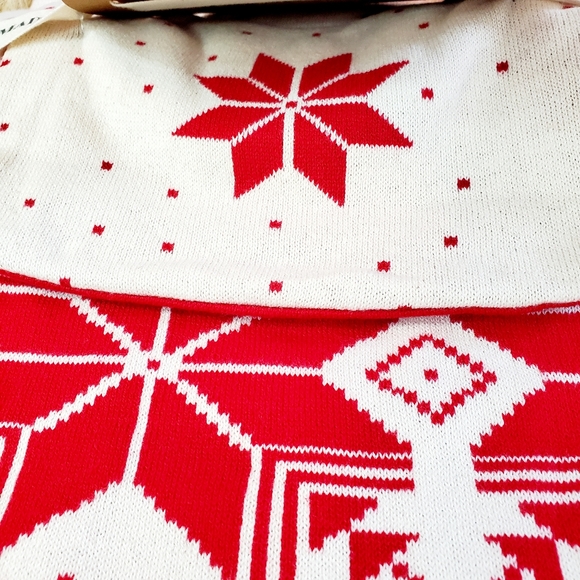 Handcrafted In India Christmas Red & White Knit Baby Toddler Blanket & Bib Set - Picture 4 of 9